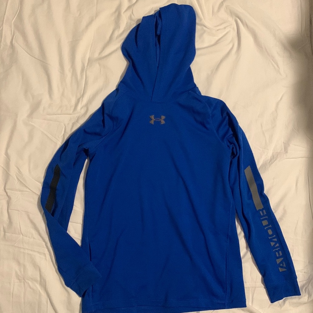 Under armor hooded shirt size Kids XL